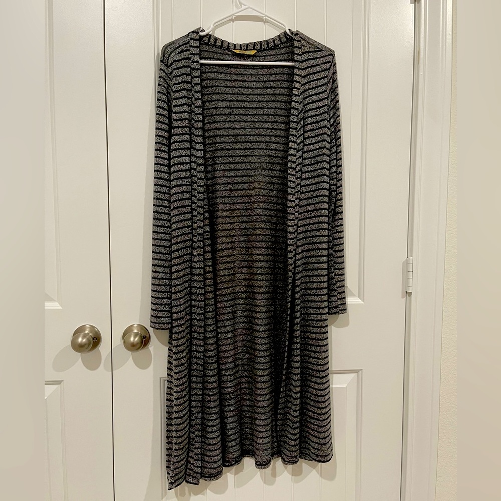 Beautiful looking, unused cape for sale which fits all dresses.